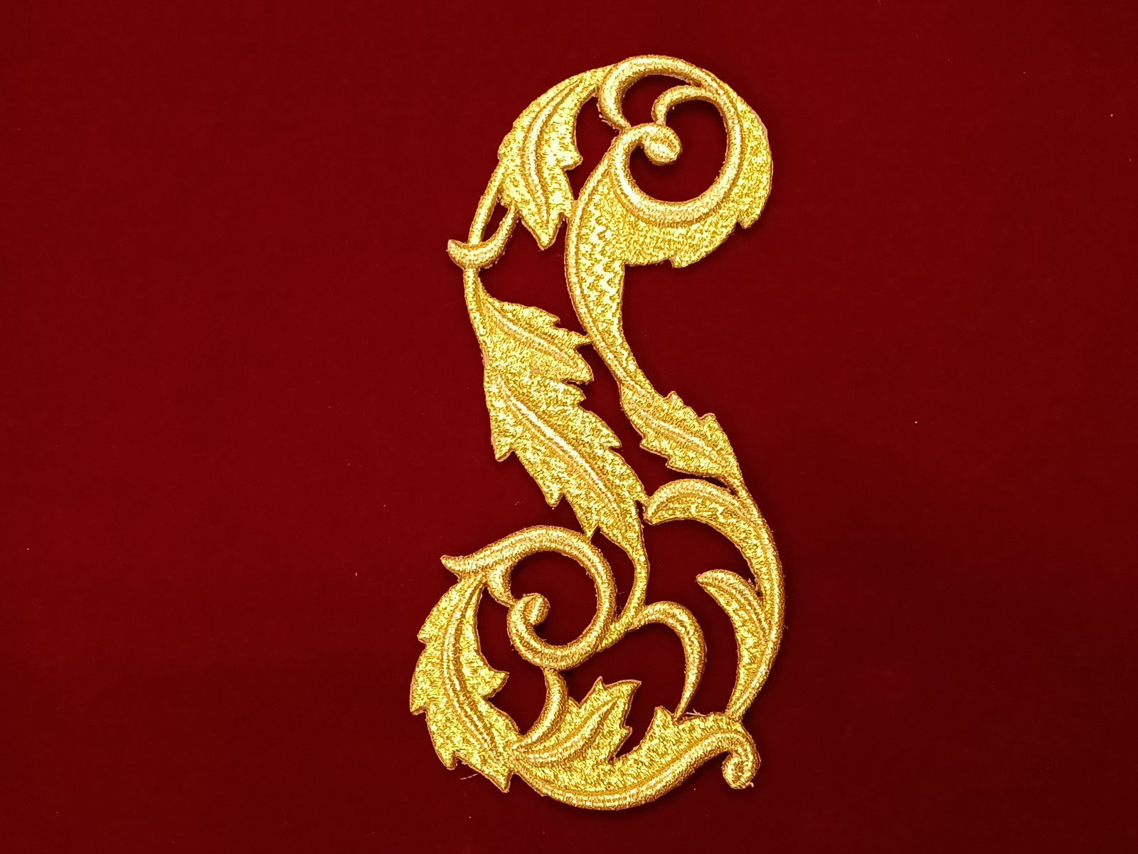Aplicación Bordada Onda Hoja 8170 Oro Derecha