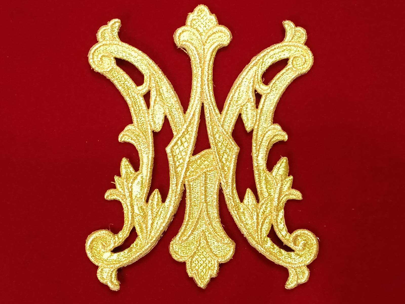 Aplicación Ave Maria Relieve Oro