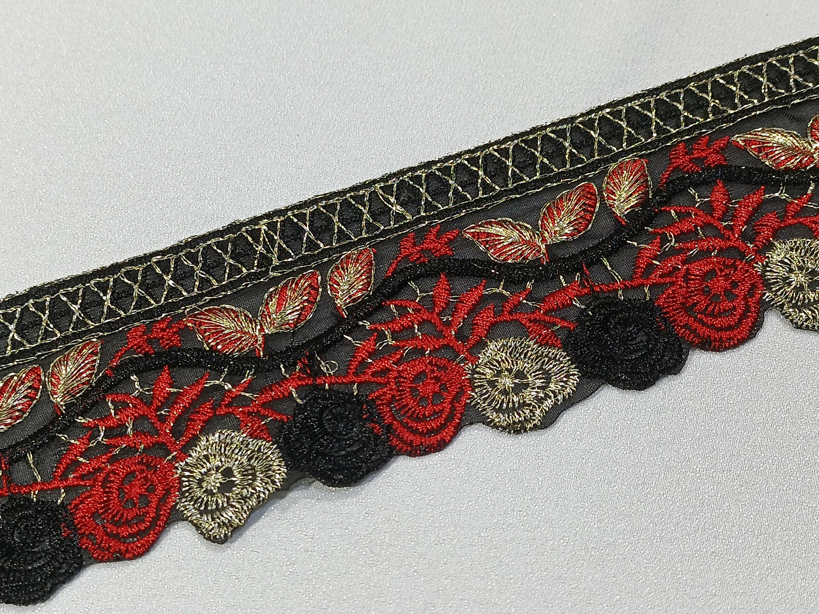 Cenefa Bordada Numancia Negro/Rojo