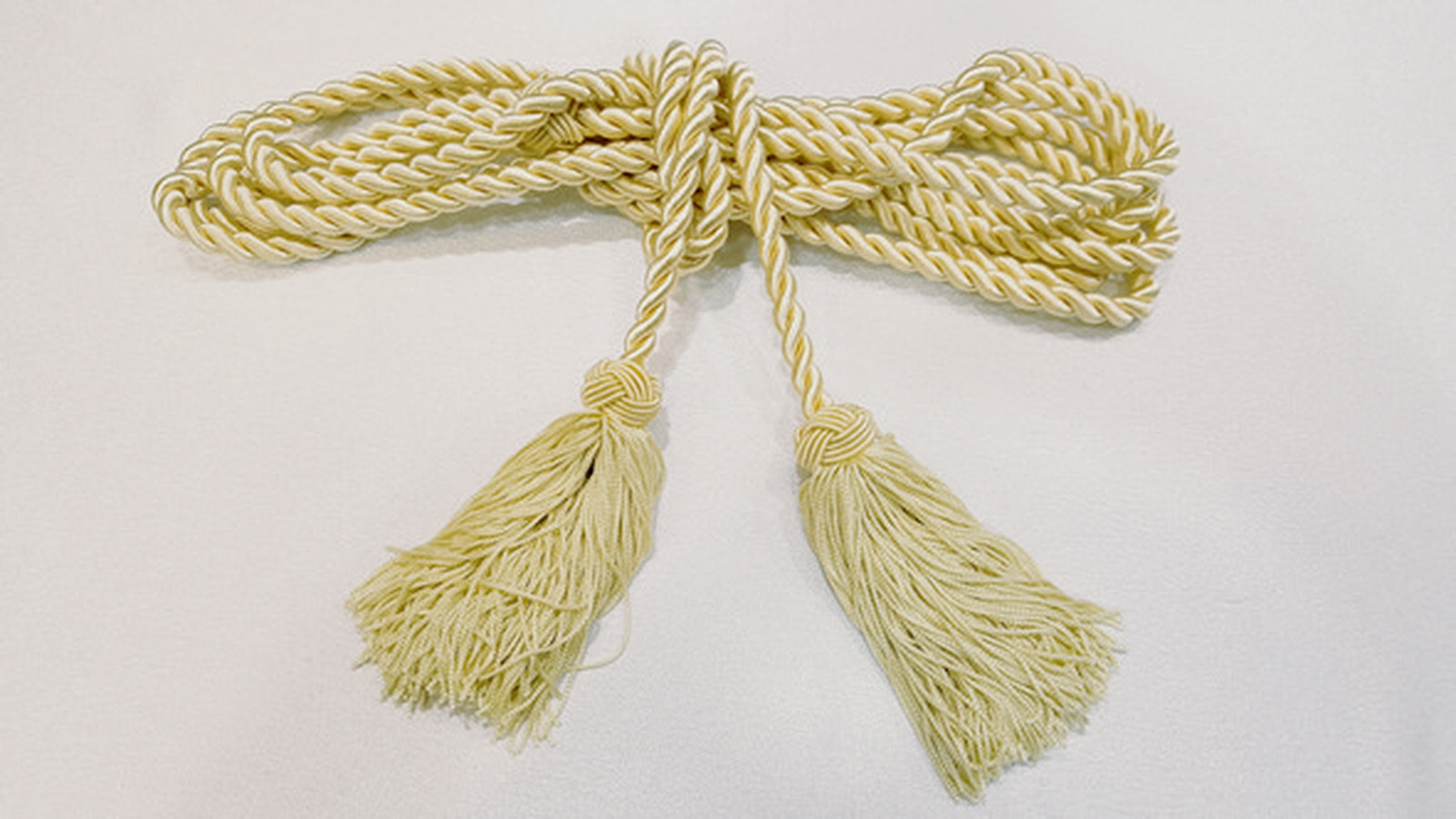 Cingulo Pequeño Marfil 3,5 metros borla pequeña