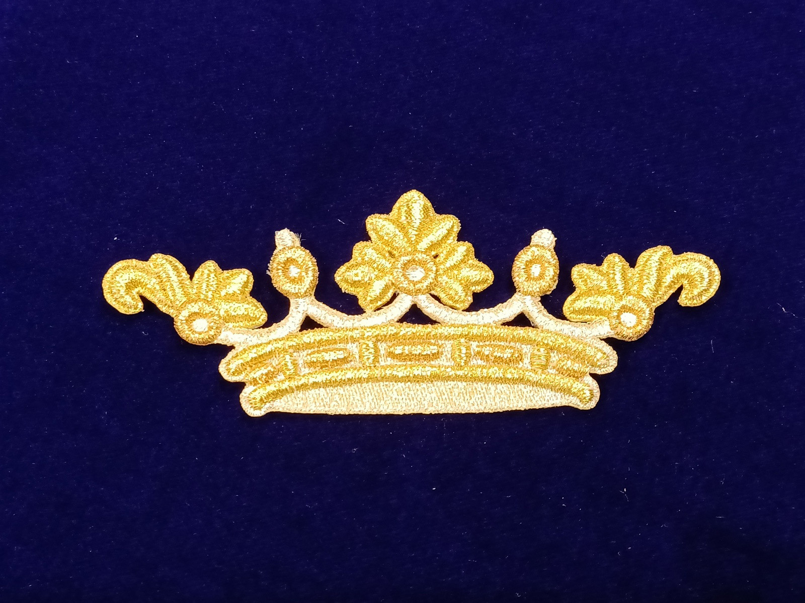 Aplicación Bordado Doble Corona Oro 